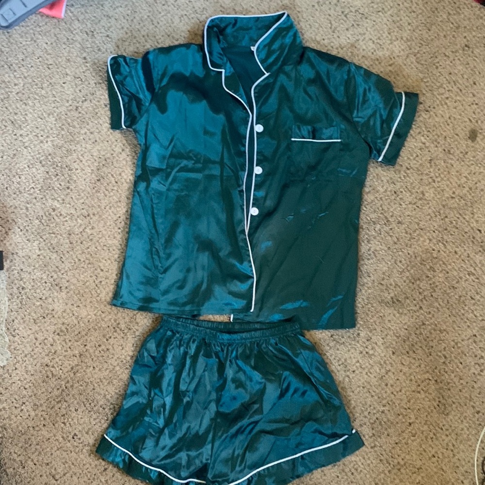 Satin pajama set- TOP+BOTTOM INCLUDED